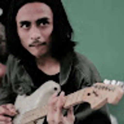 Rizky-Gitar19